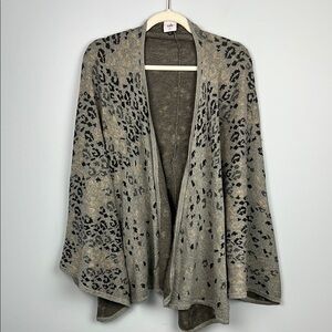 Cabi #3115 Gigi cape one size animal print